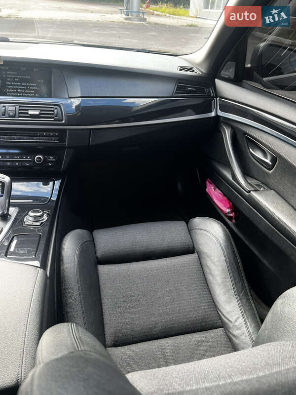 Седан BMW 5 Series 2012 в Волочиске