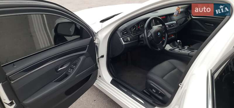 Седан BMW 5 Series 2016 в Сквире
