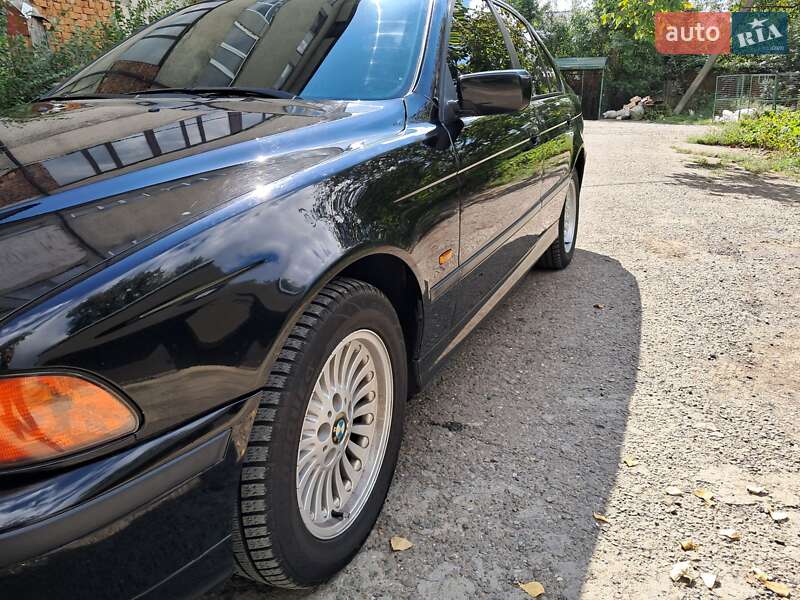 Седан BMW 5 Series 2000 в Черновцах