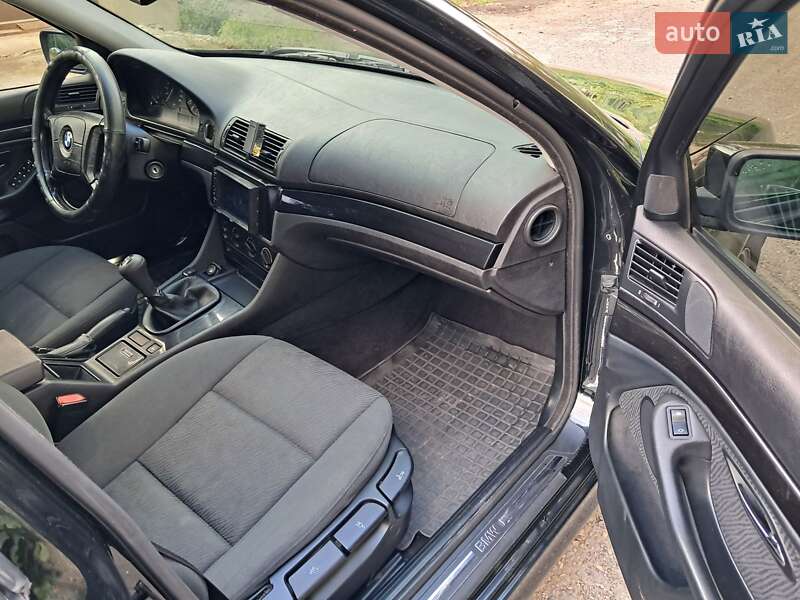 Седан BMW 5 Series 2000 в Черновцах