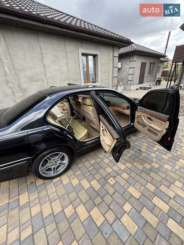 Седан BMW 5 Series 2001 в Еланце