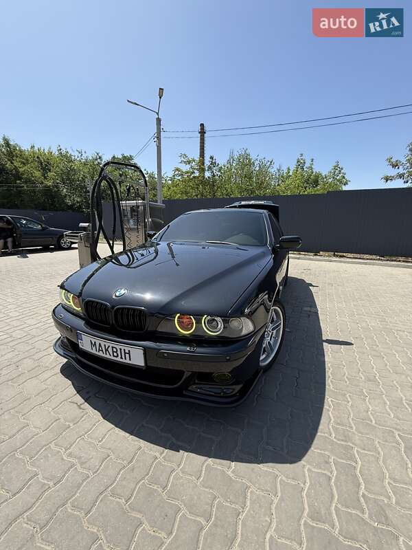 Седан BMW 5 Series 2001 в Еланце