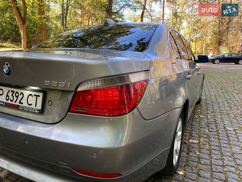 Седан BMW 5 Series 2005 в Каневе