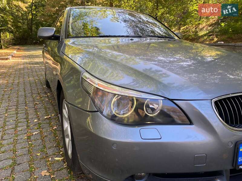 Седан BMW 5 Series 2005 в Каневе