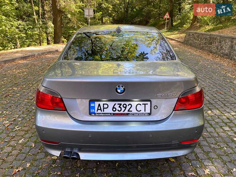 Седан BMW 5 Series 2005 в Каневе
