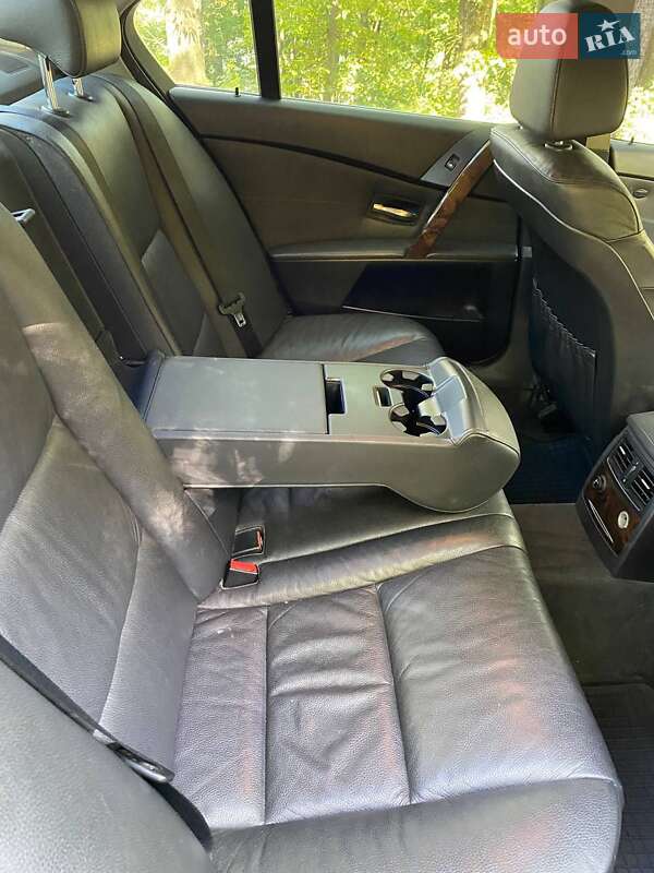 Седан BMW 5 Series 2005 в Каневе