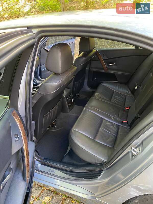 Седан BMW 5 Series 2005 в Каневе