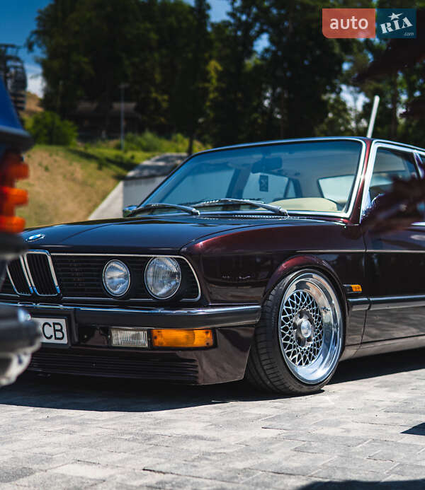 Седан BMW 5 Series 1982 в Хмельницькому