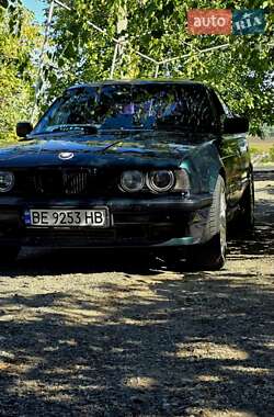 Седан BMW 5 Series 1990 в Вознесенске