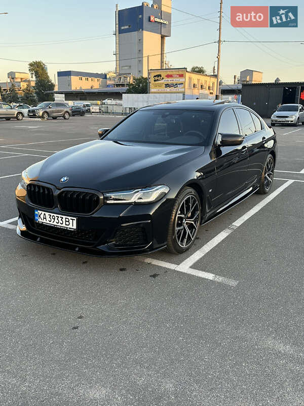 Седан BMW 5 Series 2023 в 
