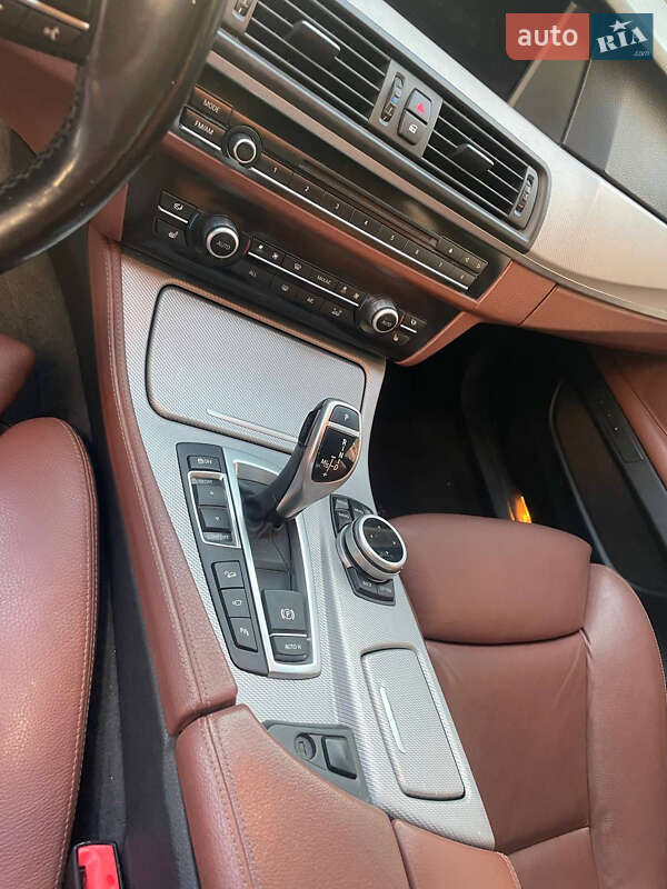 Седан BMW 5 Series 2012 в Новомосковську