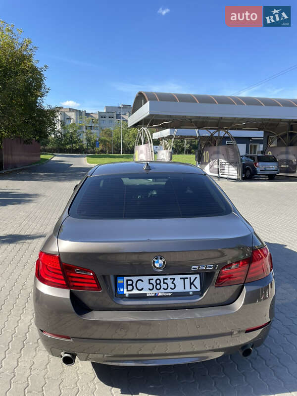 Седан BMW 5 Series 2010 в Львові
