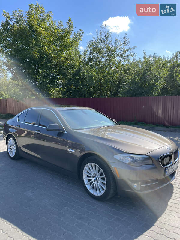 Седан BMW 5 Series 2010 в Львові