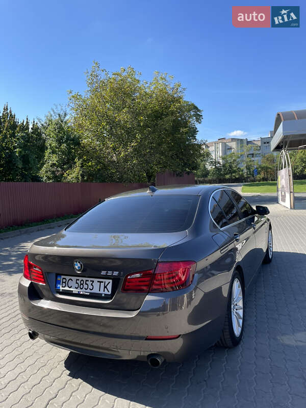 Седан BMW 5 Series 2010 в Львові
