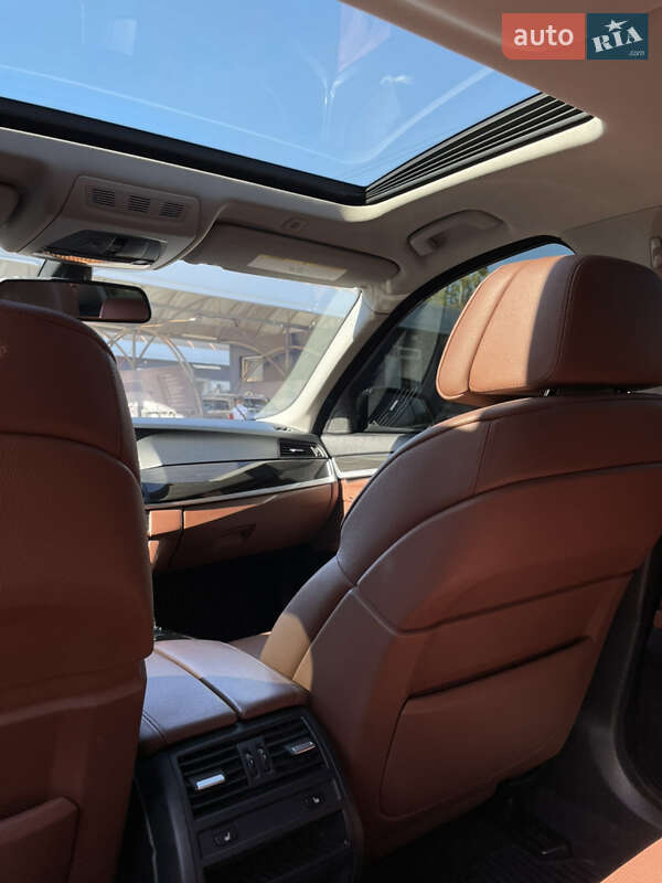 Седан BMW 5 Series 2010 в Львові