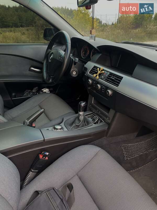 Седан BMW 5 Series 2004 в Ахтырке