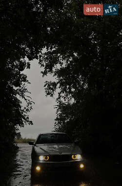 Седан BMW 5 Series 2000 в Деражне