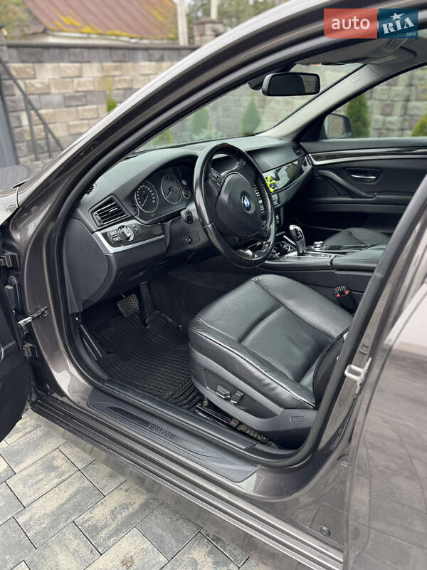 Седан BMW 5 Series 2011 в Вараше фото 5 Седан BMW 5 Series 2011 в Вараше