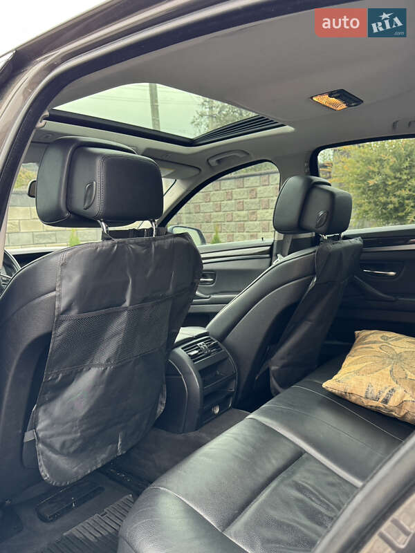 Седан BMW 5 Series 2011 в Вараше фото 16 Седан BMW 5 Series 2011 в Вараше