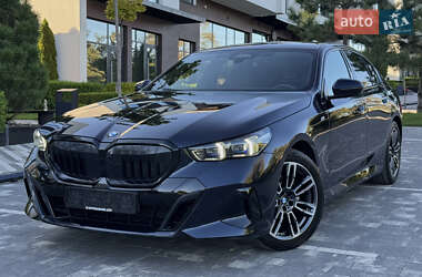Седан BMW 5 Series 2024 в Ужгороде