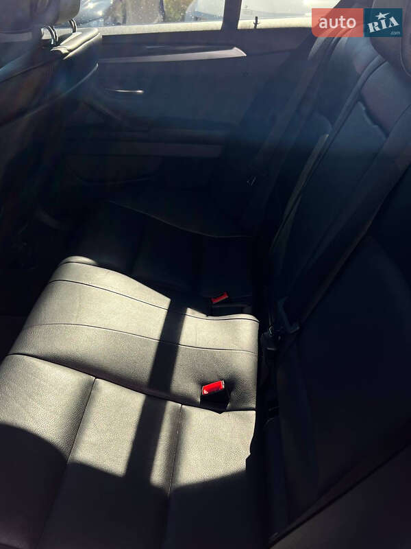 Седан BMW 5 Series 2013 в Львове