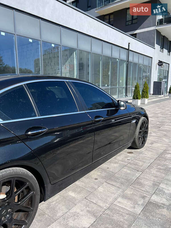 Седан BMW 5 Series 2013 в Львове