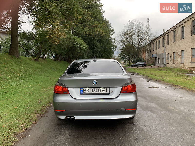 Седан BMW 5 Series 2005 в Корце