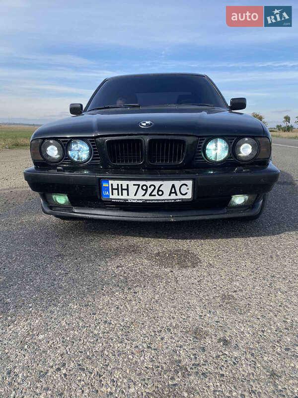 Седан BMW 5 Series 1993 в Одессе