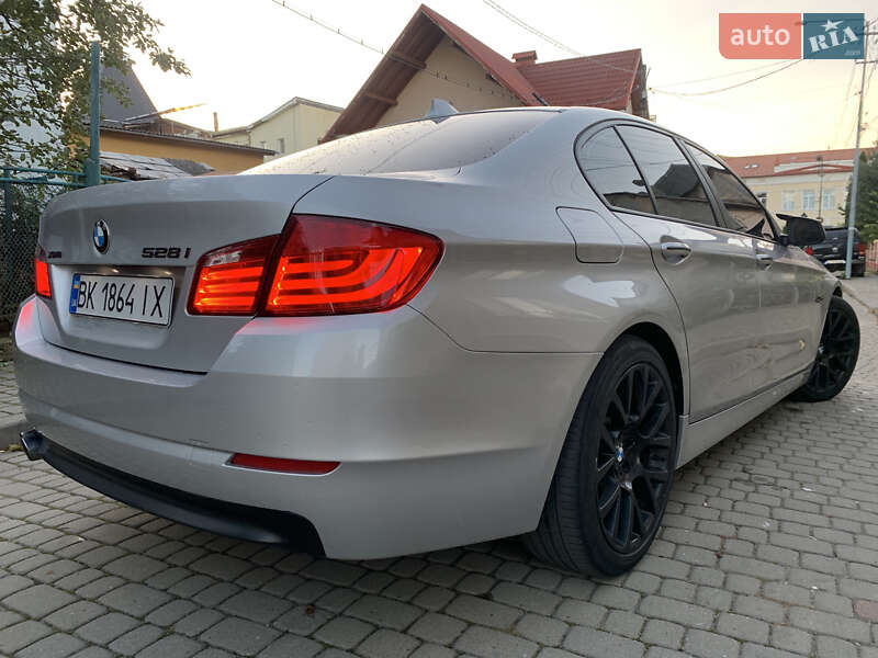Седан BMW 5 Series 2013 в Надворной