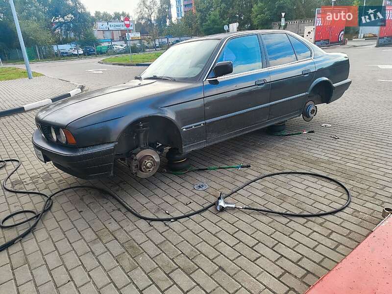 Седан BMW 5 Series 1993 в Кропивницькому