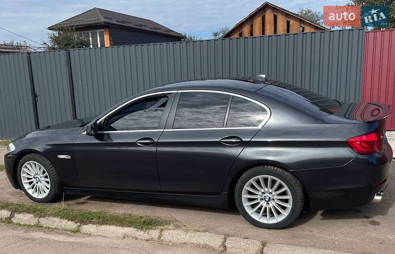 Седан BMW 5 Series 2012 в 