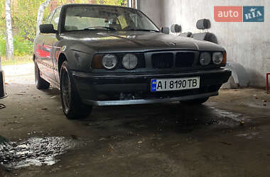 Седан BMW 5 Series 1990 в Ромнах