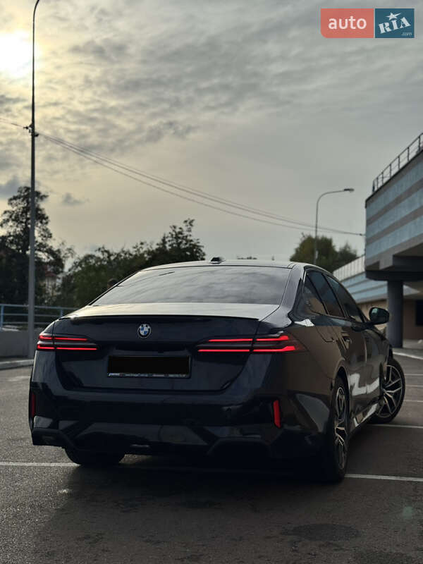 Седан BMW 5 Series 2023 в Киеве