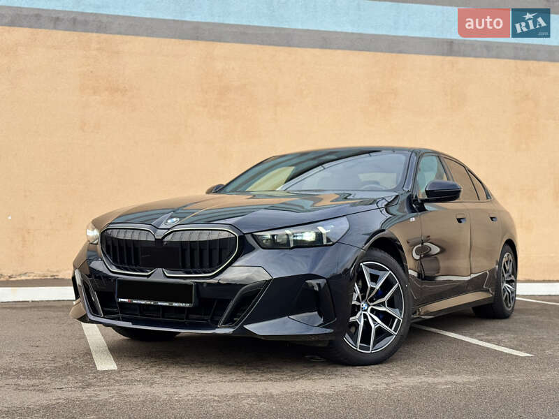Седан BMW 5 Series 2023 в Киеве