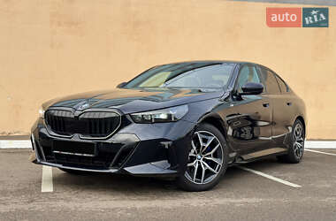 Седан BMW 5 Series 2023 в Киеве