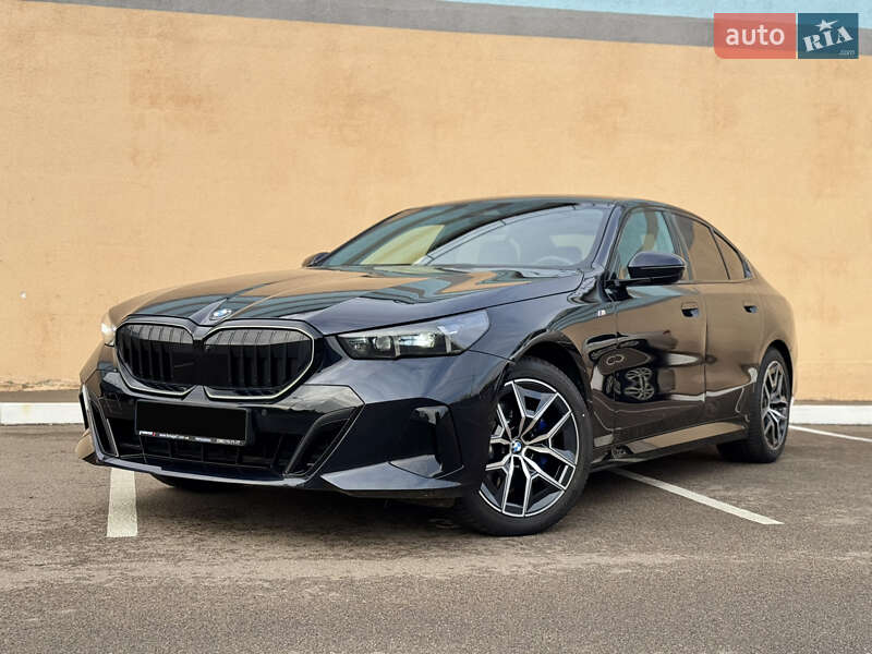 Седан BMW 5 Series 2023 в Киеве