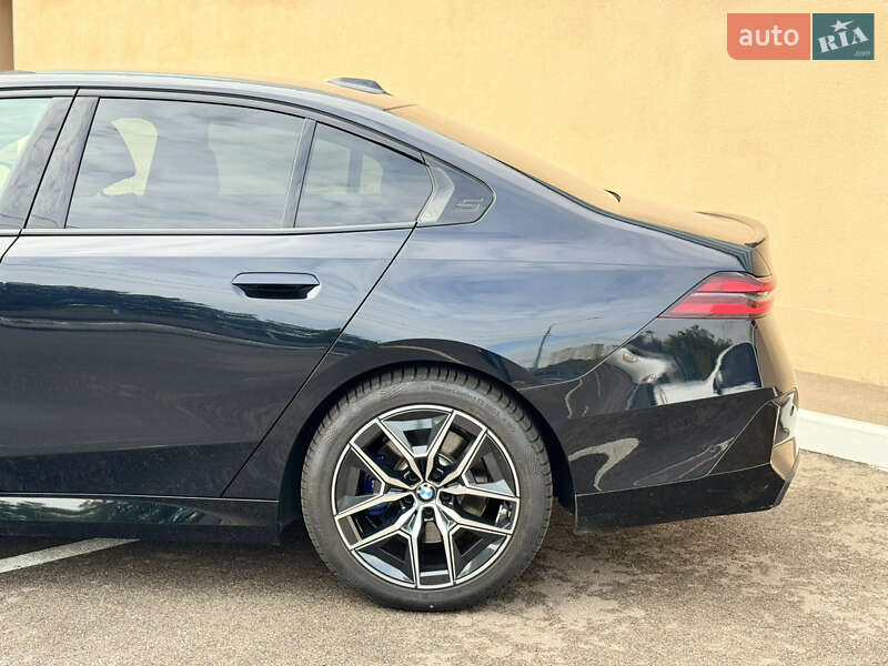 Седан BMW 5 Series 2023 в Киеве