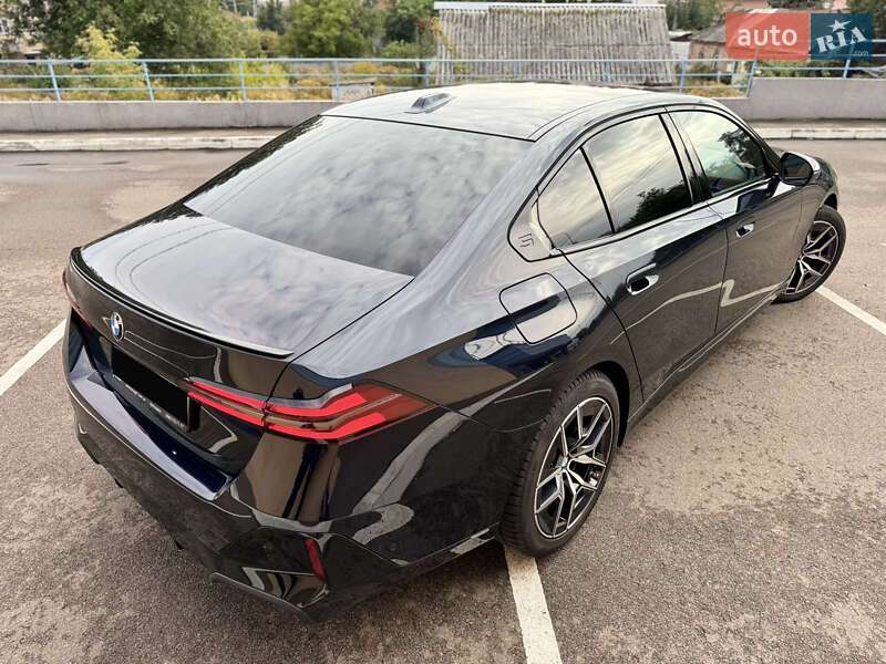 Седан BMW 5 Series 2023 в Киеве