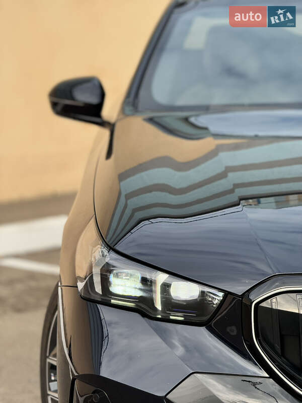 Седан BMW 5 Series 2023 в Киеве