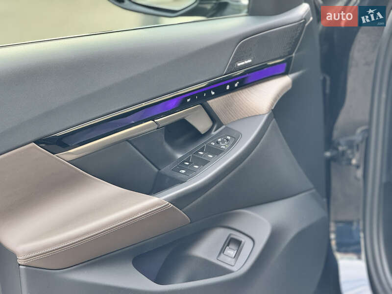 Седан BMW 5 Series 2023 в Киеве