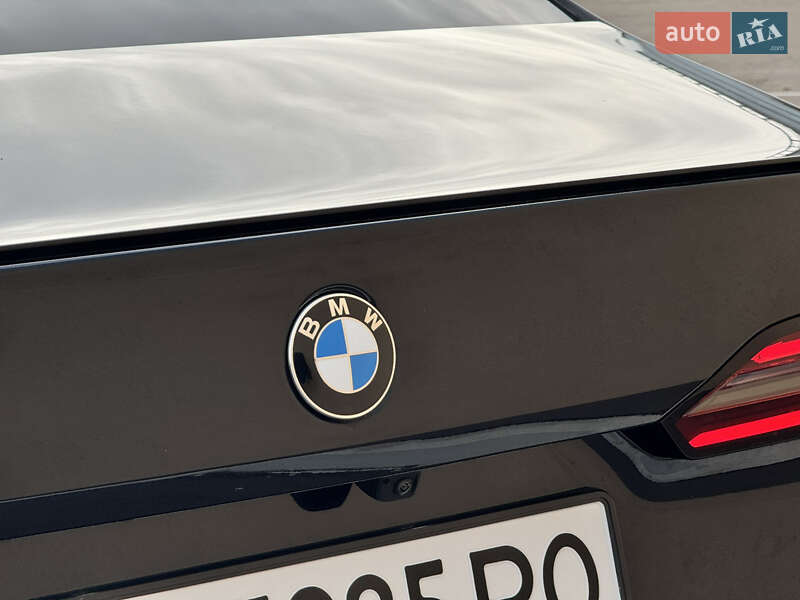 Седан BMW 5 Series 2023 в Киеве