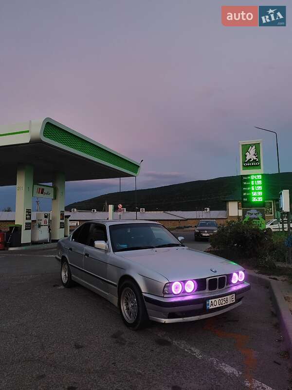 Седан BMW 5 Series 1991 в Тячеве