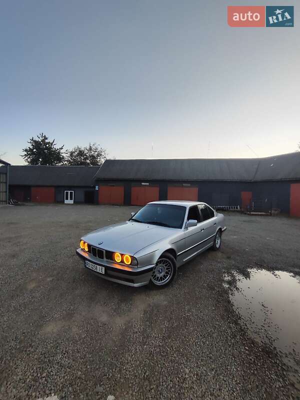 Седан BMW 5 Series 1991 в Тячеве