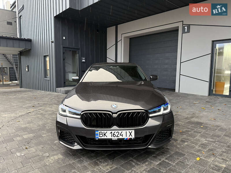 Седан BMW 5 Series 2017 в Ровно
