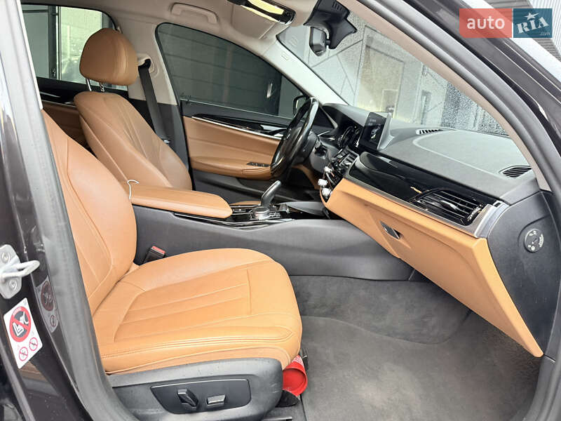 Седан BMW 5 Series 2017 в Ровно