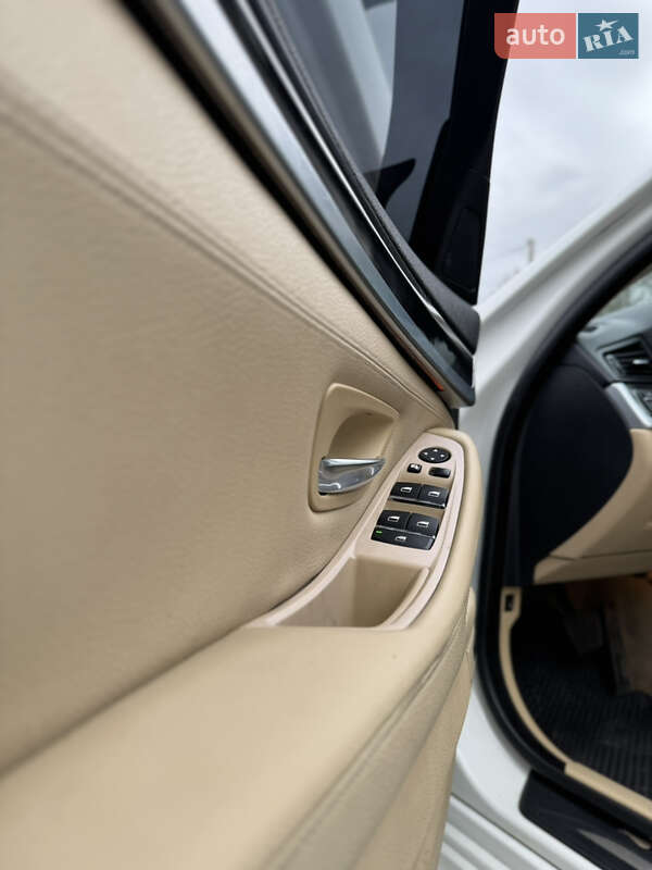 Седан BMW 5 Series 2012 в Черновцах