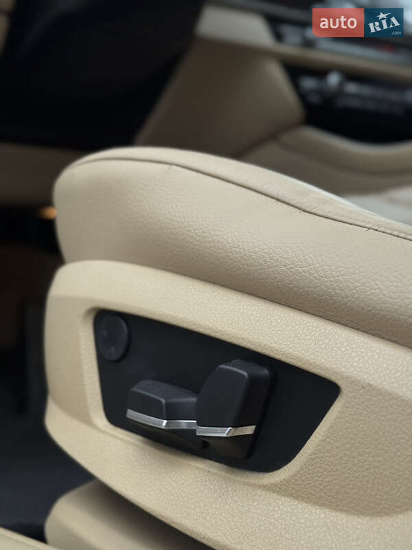 Седан BMW 5 Series 2012 в Черновцах