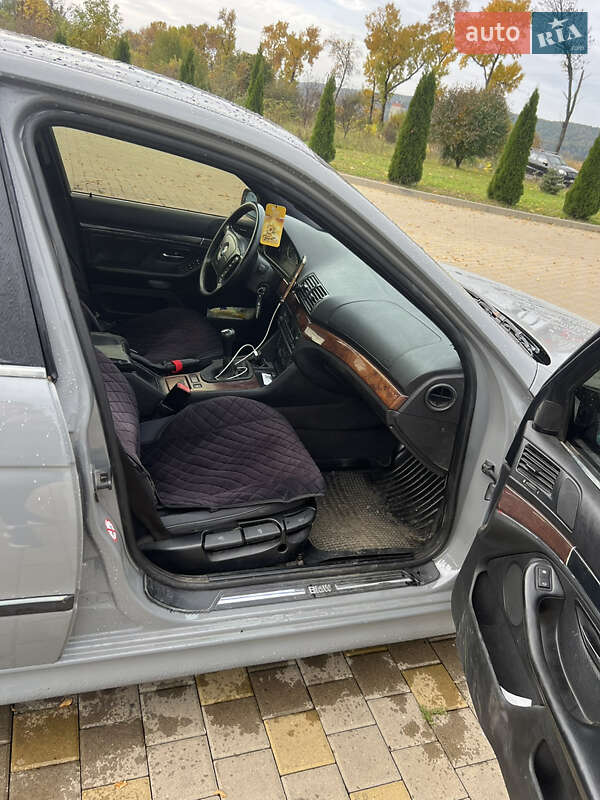 Седан BMW 5 Series 2000 в Иршаве