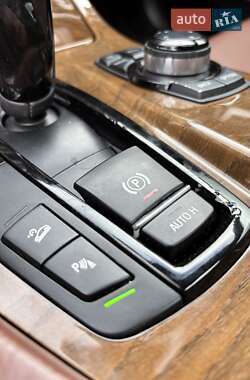 Седан BMW 5 Series 2012 в 