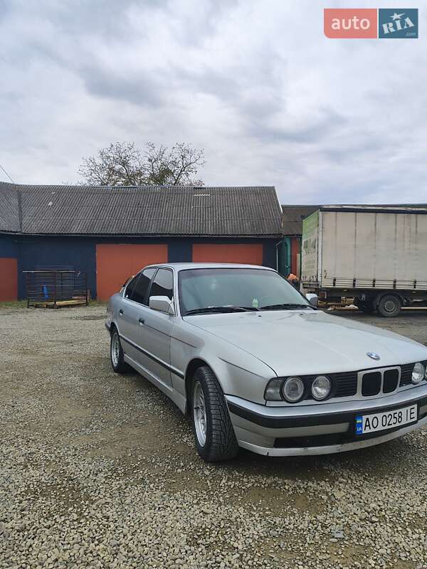 Седан BMW 5 Series 1991 в Тячеве